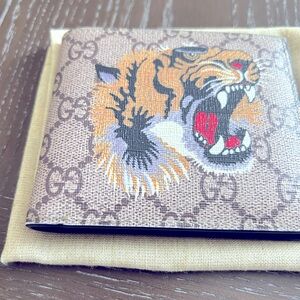 New with no tags , Authentic genuine Gucci Tiger leather wallet. Great condition